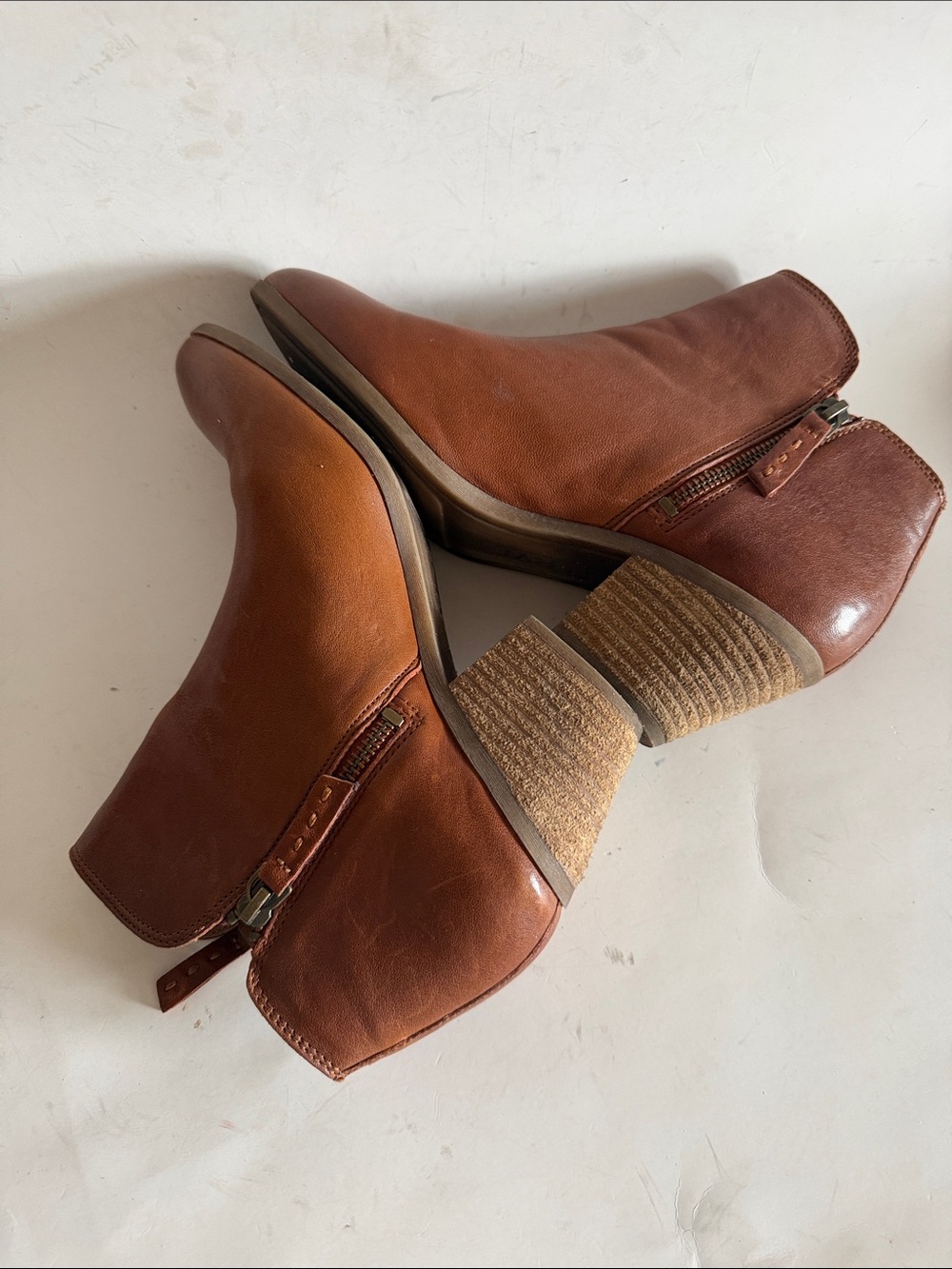 Frye Judith Cognac/Whiskey Brown Double Zip Western Ankle Bootie size 7.5 - Picture 5 of 10